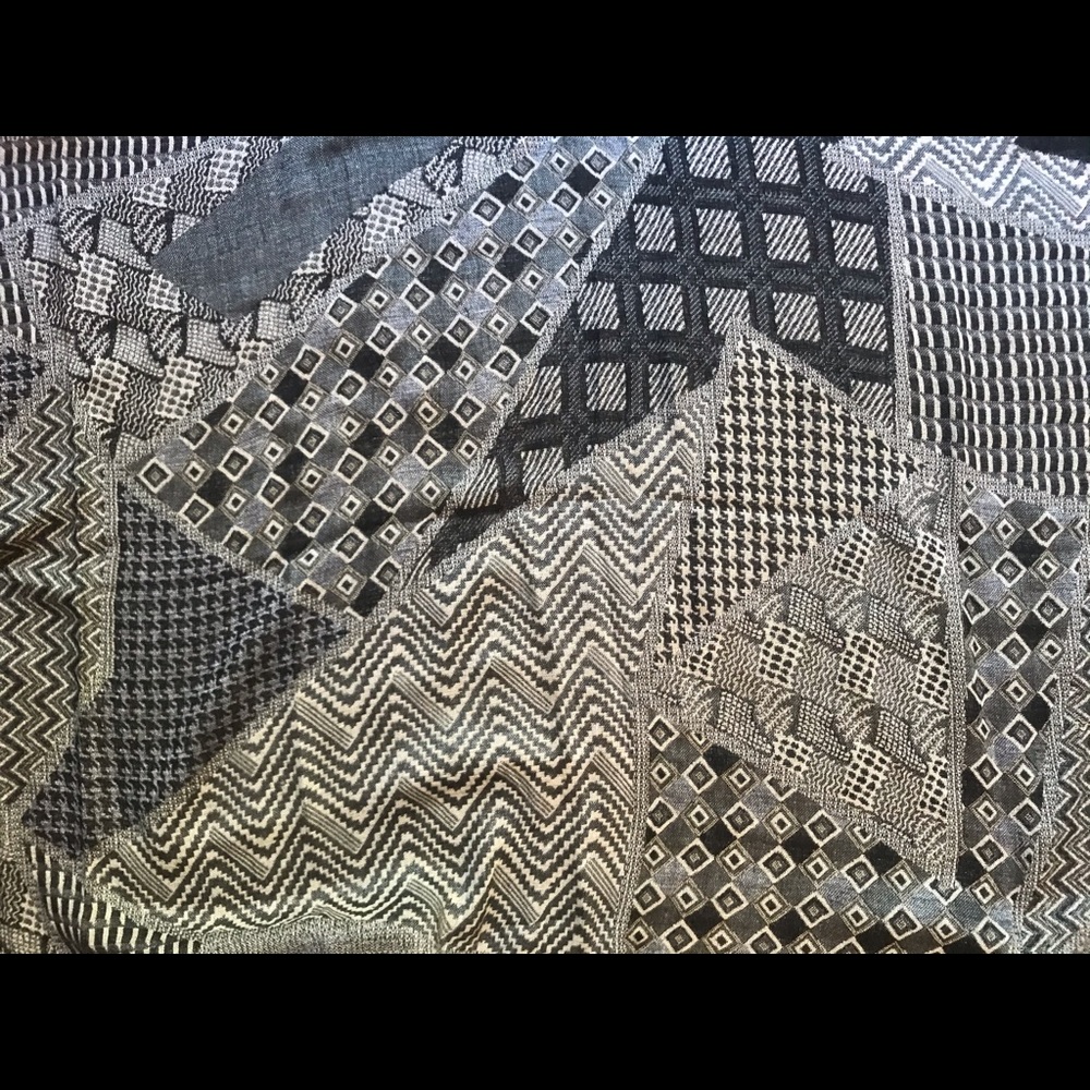 Blue patterned scarf - Picture 2 of 3